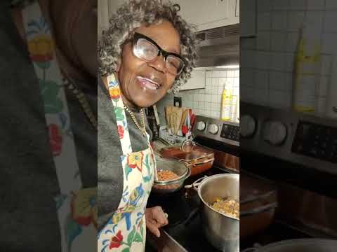 The Best Chili and Cheesy Jalapeno Cornbread!