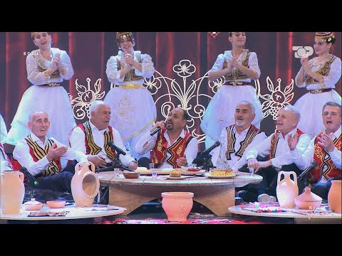 Grupi i burrave Kavajë - Për qytetin e stolisur & Vajzat e Qelqeve - Gurra Popullore