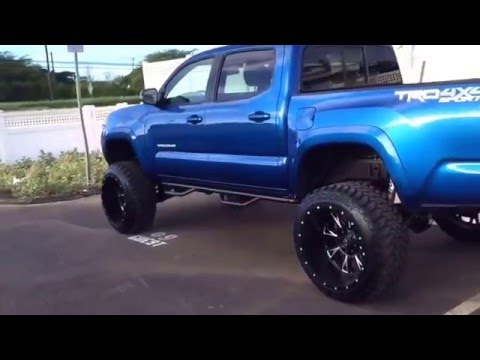 2016 lifted Toyota Tacoma w/ 6"fabtech lift, 22x14 rims , 12.5"x 33's toyo tires .