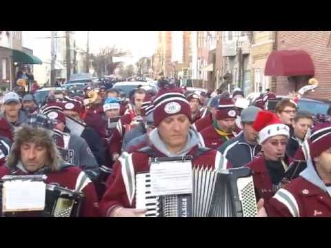 QCTV - 2014 SANTA PARADE - Bells of Saint Mary