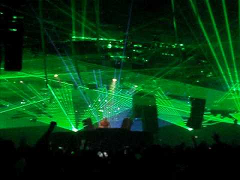 Tiësto plays "Calvin Harris - Im Not Alone (Tiesto Remix)" @ Evolution 2009