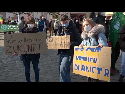 Rund 1000 Menschen demonstrieren bei Fridays for Future in Trier #fridaysforfuture #demo