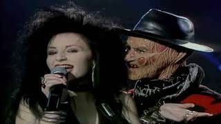 Alaska y Dinarama   Mi Novio Es Un Zombi