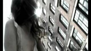 Le Grand Secret - Melissa Auf der Maur - indochine