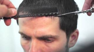 Смотреть онлайн Мужская стрижка на средние волосы