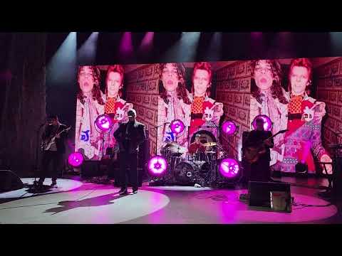 Morrissey - Rebels Without Applause (The Greek, LA 11-12-22)