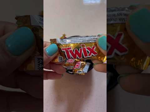 Twix ASMR🤤 @twix #chocolate #caramel #feedshorts #viral #twix #uk #india #melted#asmr #asmrvideo
