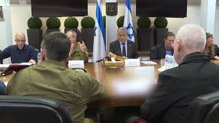 ראש הממשלה בנימין נתניהו מכנס כעת דיון בנושא תקציב הביטחון לשנת 2024 (עדכוני משרד ראש הממשלה) - התמונה מוצגת ישירות מתוך אתר האינטרנט יוטיוב. זכויות היוצרים בתמונה שייכות ליוצרה. קישור קרדיט למקור התוכן נמצא בתוך דף הסרטון