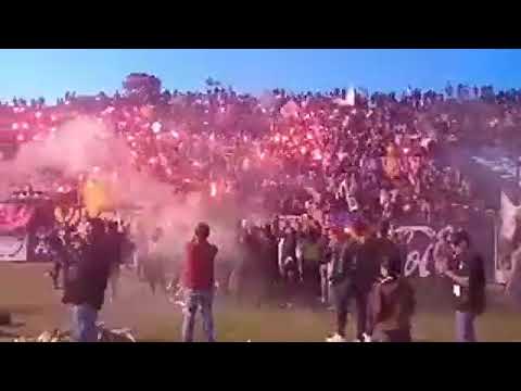 "La Guerrilla (Atletico De San Luis) despedida a ex fundador de la barra." Barra: La Guerrilla • Club: San Luis