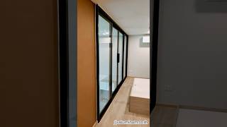 ประตูบานเลื่อนแบ่งสี่เปิดกลาง