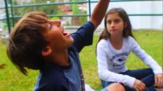 Giving up the Gun - Vampire Weekend (videoclip)