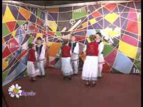 Ansamblul Bujorii Sofronei la Hora Copiilor 4:D