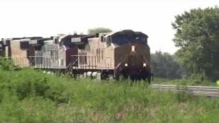 preview picture of video 'UP Westbound Merchandise Train on Buttermilk Curve - July 2011'