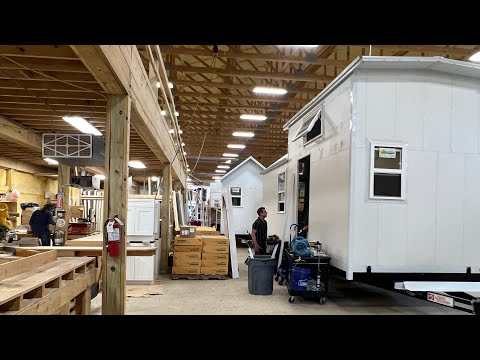 Incredible Tiny Homes Assembly Line is at Max Efficiency for Better Customer Satisfaction 🇺🇸😉💪🏘️🤩🙏🏻