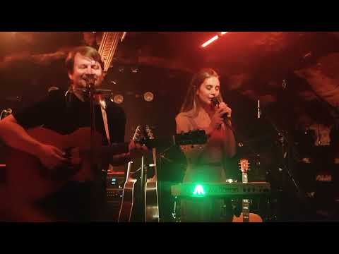 Ocie Elliott - Down by the water & Be Around (BRATISLAVA 21.05.2022)