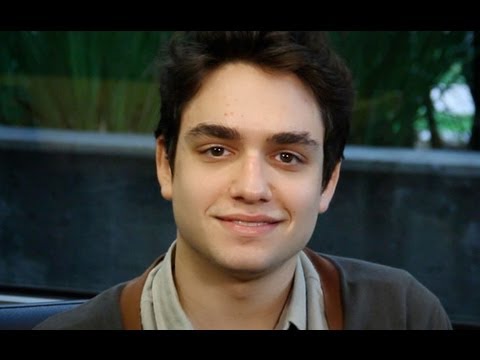 Former MTV Host Aaron Eisenberg Talks Web Series, Working With Ashton Kutcher