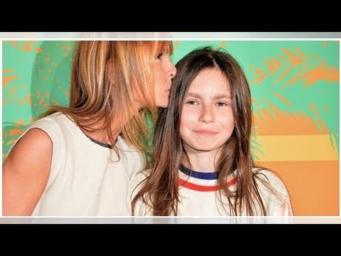 Axelle Laffont : Une MILF irrésistible avec sa fille et Virginie Ledoyen