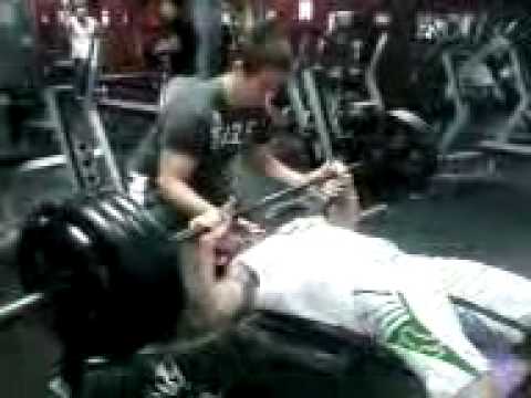 Nick Ramey 390 lb bench press 17 yrs.3gp