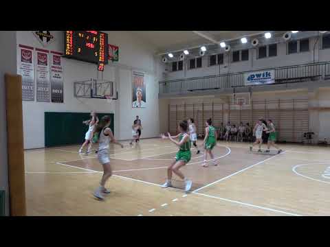 Fragmenty meczu koszykówki II ligi kobiet pomiędzy UKS Huragan Wołomin a AZS UMCS Lublin