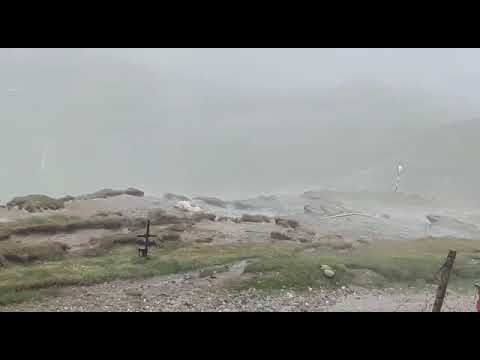 Mediafax 04 Iulie - Turiști surprinși de furtună pe Platoul Bucegilor, salvați de salvamontiști