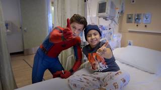 Tom Holland, Spider-Man: Homecoming, Visits Kids at Children&#39;s Hospital Los Angeles
