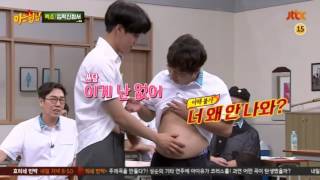 EXO 엑소 KNOWING BROTHER  Kai shows his abs