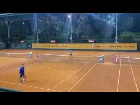 Έξω λέει ο Άδωνις, ενώ η μπάλα είναι ξεκάθαρα... μέσα!