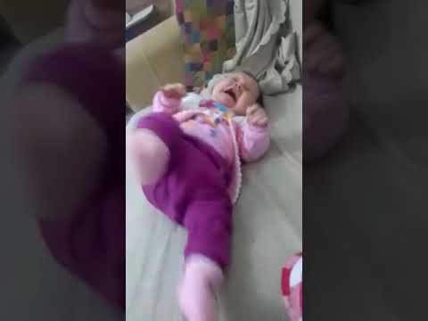 İkra ve babası erik dalı oynuyor