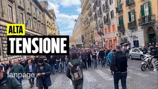 I tifosi dell'Eintracht in corteo a Napoli, tensioni e lancio di bottiglie prima della partita
