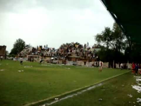 CHABAS - LOS MOLINOS 01/11/09  -  EL 12 LAGUNERO BAJO LA LLUVIA!