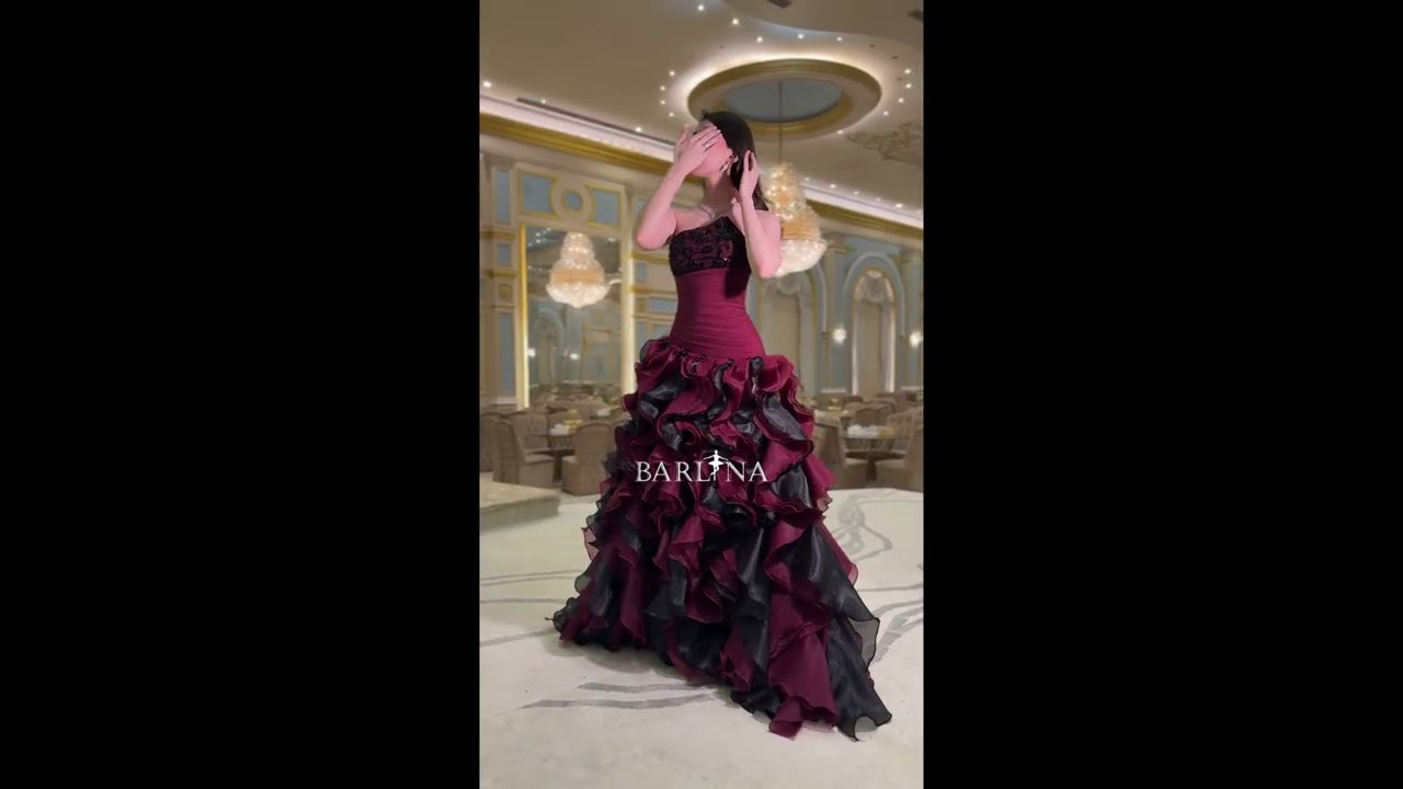 فستان عنابي وأسود مكشكش مع قصة كورسية  - XXL