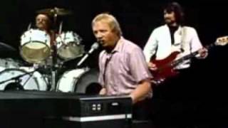 Kansas  -  Right Away  live Norman,OK 1982  (audio only)
