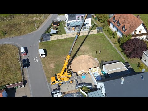 Pool bauen Teil 3: Bodenplatte abschleifen und dämmen, Pool mit Autokran setzen, Poolwand betonieren