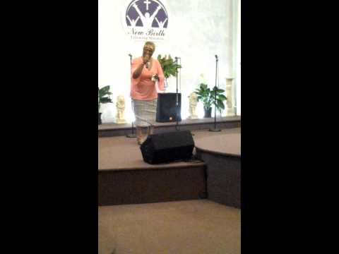 Cookie Bumpus singing (Praise Medley)