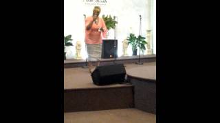 Cookie Bumpus singing (Praise Medley)