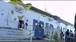 preview picture of video 'Boarding the ferry Fred Olsen Express - Tenerife Los Cristianos'