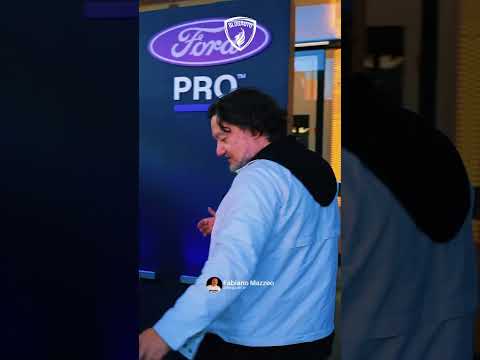 Ford Pro mostra Ranger, Transit e Territory preparados para ambulância e uso policial.