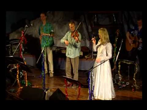 Maddy Prior and The Carnival Band - Ding Dong Merrily on High (Live)