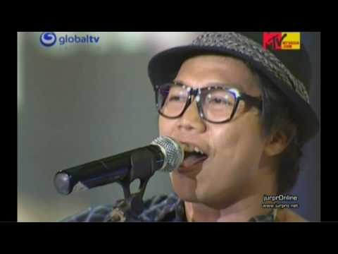 Sandhy Sondoro feat Glen Fredly - Lets Say Love - live on MTV VJ Hunt 2010