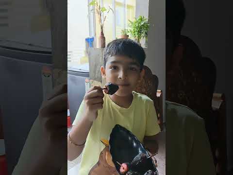 Yummy yummy chocolate strawberry 😋🍓