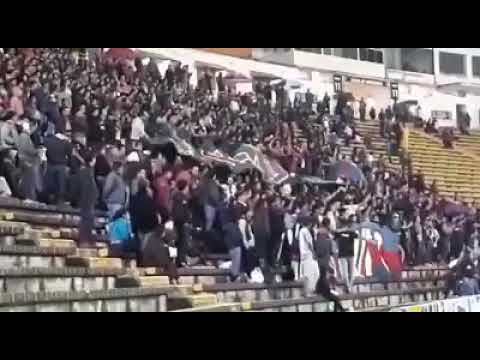"Gorila esperate un poquito más" Barra: Mafia Azul Grana &bull; Club: Deportivo Quito