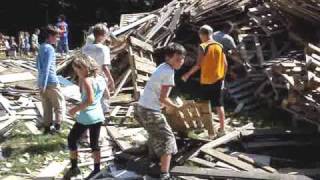 preview picture of video 'Dukendam 2009, zondag, run op het hout, timmeren en bouwen'