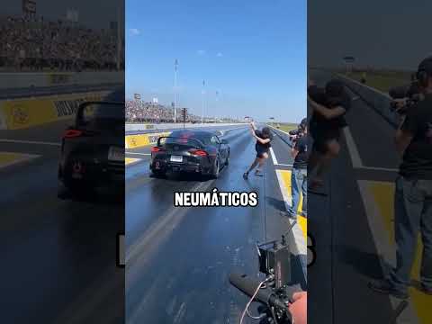 Las pistas de carrera son pegajosas a propósito 🏎