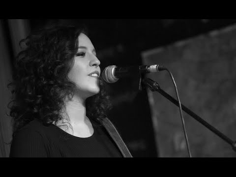 Rhaissa Bittar - Um dia útil