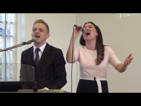 Cristi și Emma Repede - În fața tronului de sus