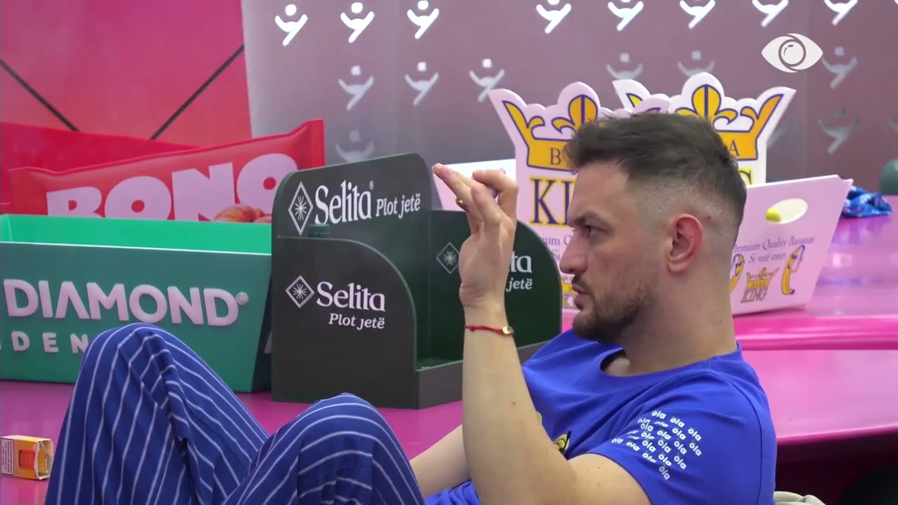 Shëndriti diskuton për ndarjen e shtrateve, Kristi: A do të flesh te krevati im?