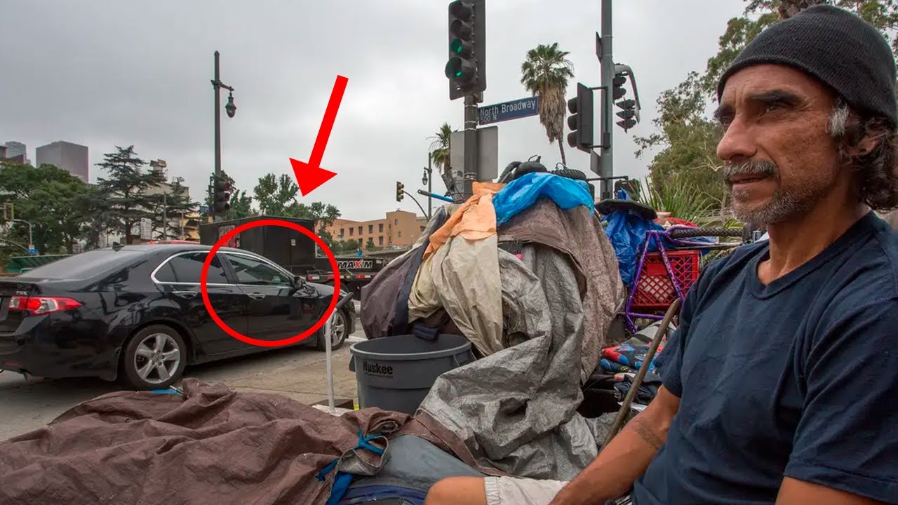 Milionário Parou seu Carro e Ofereceu uma Carona Para Essa Morador de Rua - Veja onde o Levou!