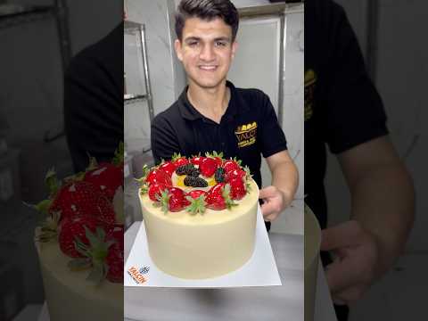 Türkiye’nin en genç ustasından soğuk mermer çalışmalı meyveli pasta yapımı !! #pastry #pastacılık