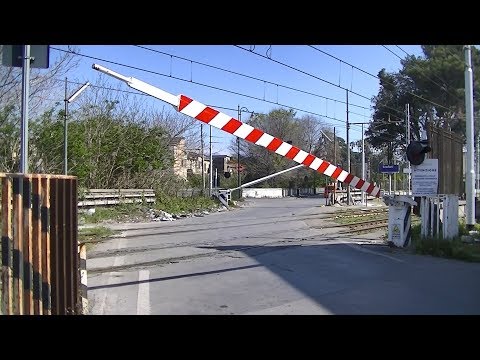 Spoorwegovergang Scafati (I) // Railroad crossing // Passaggio a livello