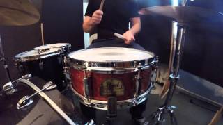 Video thumbnail for Pearl Omar Hakim Signature Snare 13x5 test by Szymon Baranowski